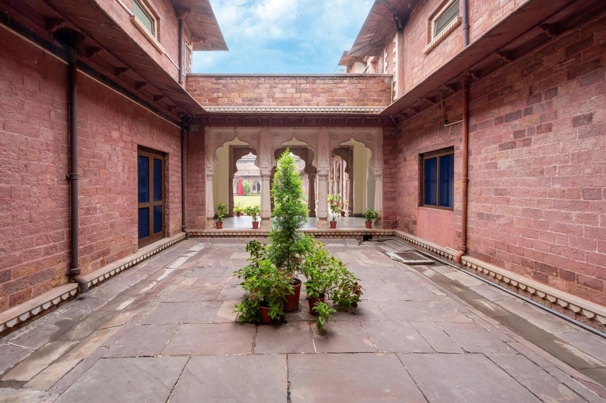 Umed Bhawan Palace, Kotah Exteriör bild